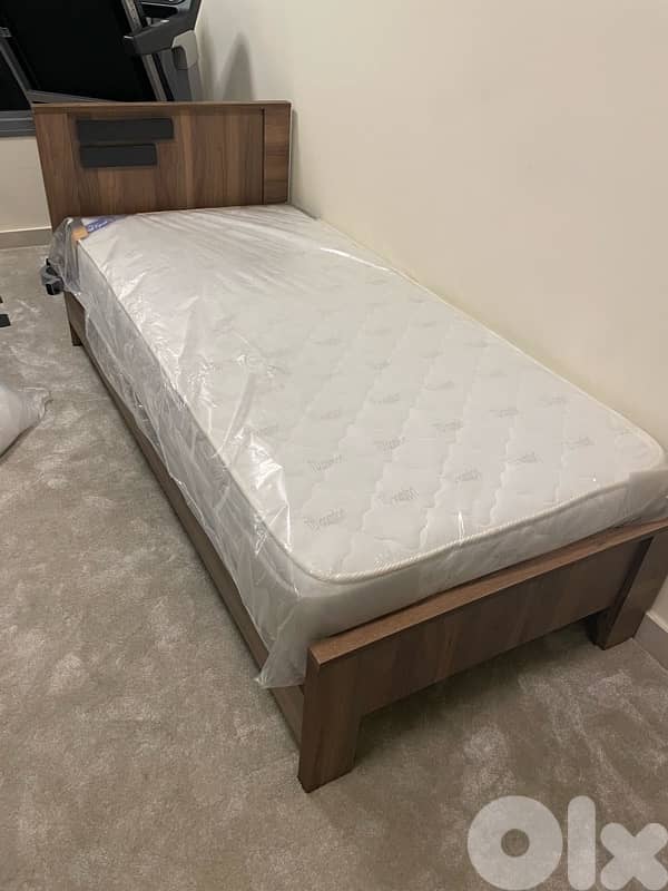 تخت مفرد مع فرشة جديدة بافضل الاسعار 0