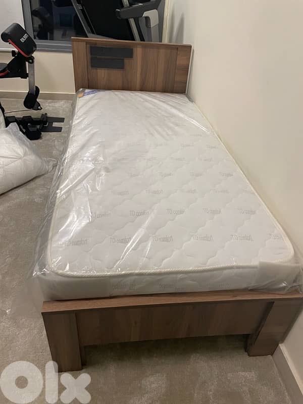 تخت مفردمع فرشة  جديدة بافضل الاسعار من المعمل 0