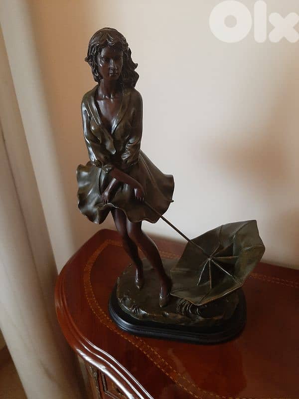 تمثالين تقال like New 0