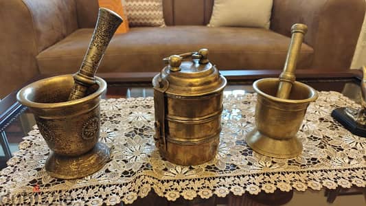 مطبقية نحاس تراثية وهاون نحاس عدد ٢