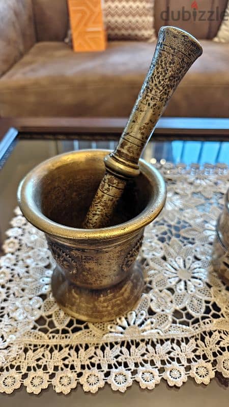 مطبقية نحاس تراثية وهاون نحاس عدد ٢ 1