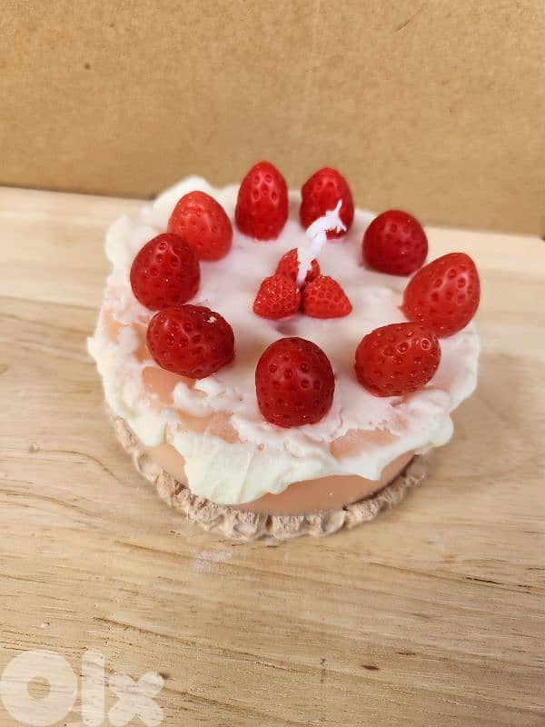 luna's strawberry Delight Candle 0