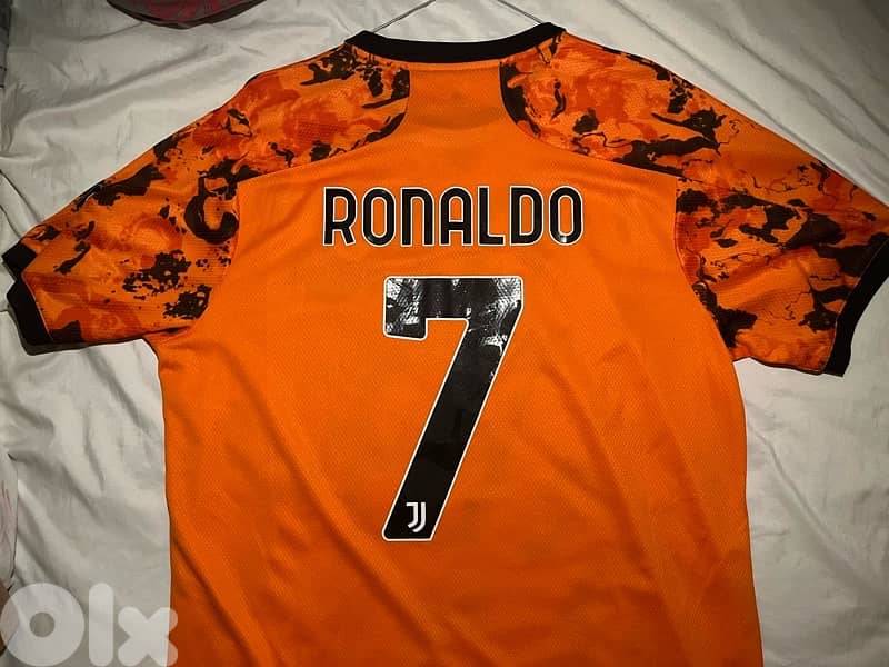 juventus rare away kit for the legend ronaldo 7 4