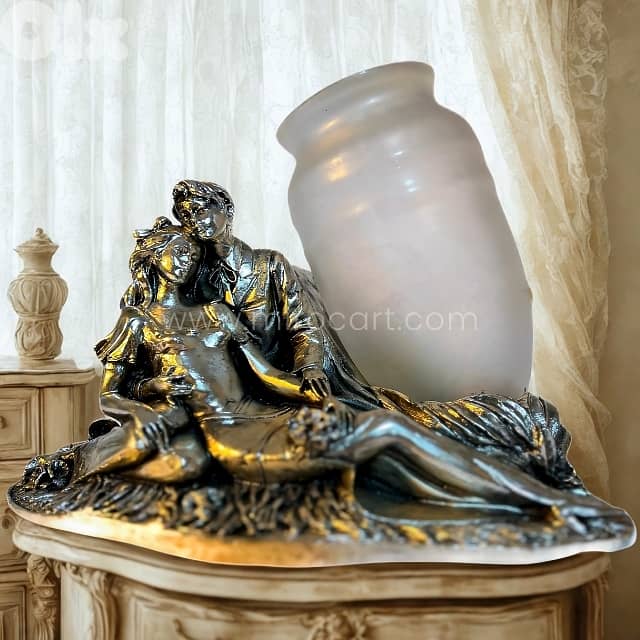 Sculpted Lovers Figurine – Italian-Inspired Decor w/ Soft Opaline Glow 2