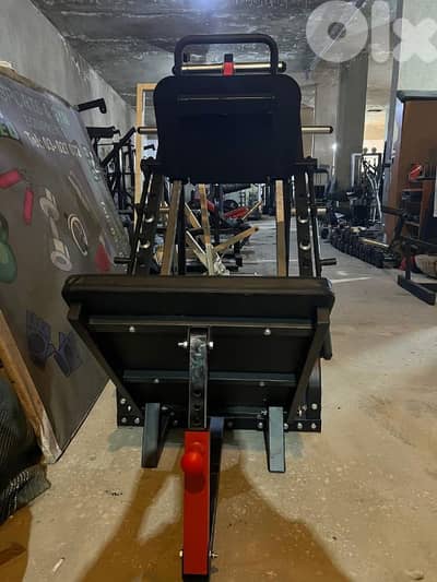 Leg Press Machine GEO sport معدات رياضية متنوعة