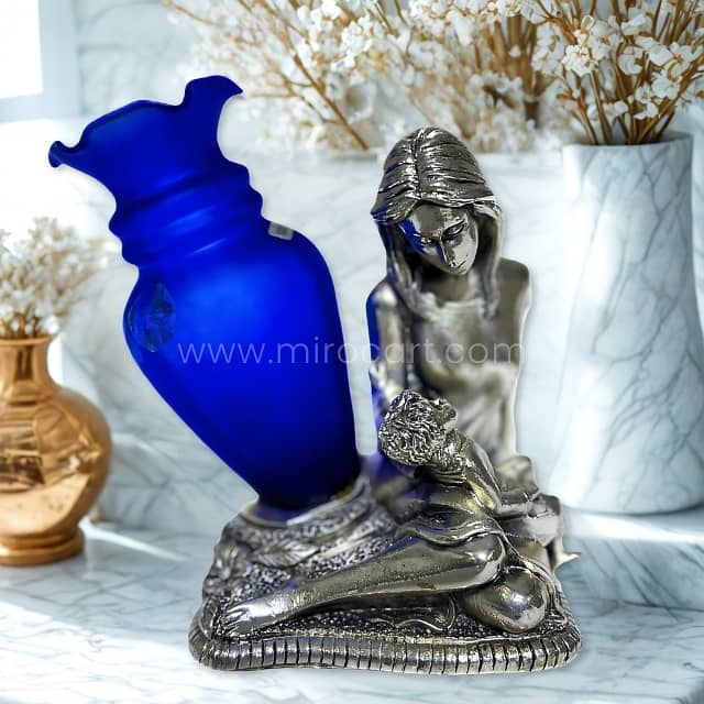 Handcrafted Mother-Child Figurine — Italian-Made with Opaline Glow 1