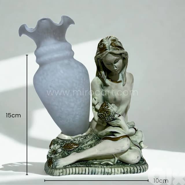 Handcrafted Mother-Child Figurine — Italian-Made with Opaline Glow 2