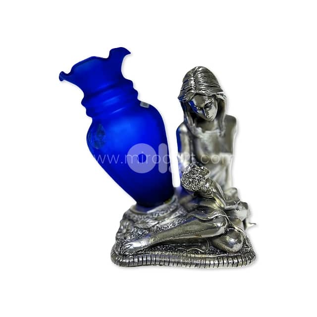 Handcrafted Mother-Child Figurine — Italian-Made with Opaline Glow 4