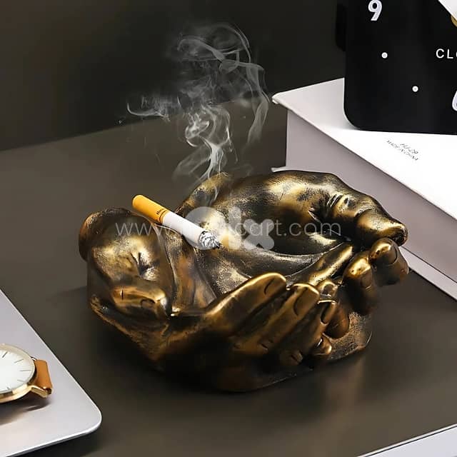 Creative Hand Ashtray – Gothic Decor Holder for Smoking & Display 0
