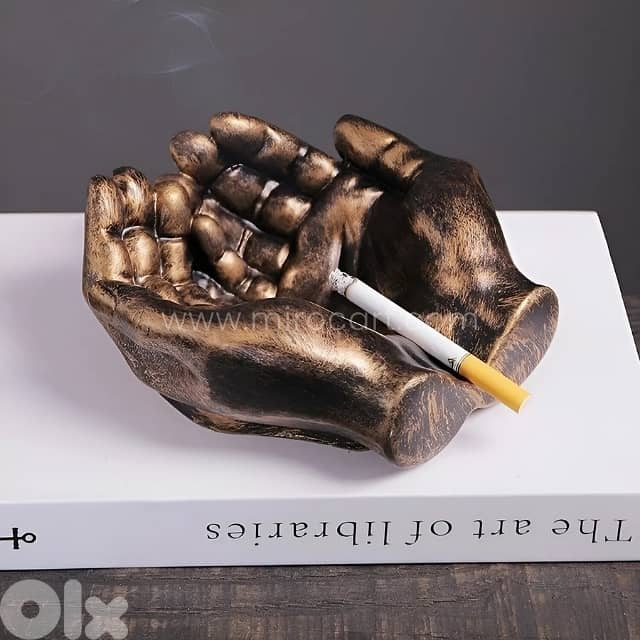 Creative Hand Ashtray – Gothic Decor Holder for Smoking & Display 2