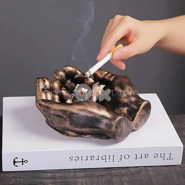 Creative Hand Ashtray – Gothic Decor Holder for Smoking & Display 3