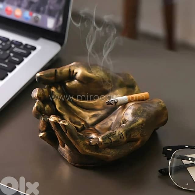 Creative Hand Ashtray – Gothic Decor Holder for Smoking & Display 5