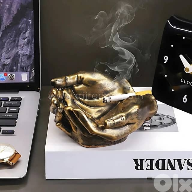 Creative Hand Ashtray – Gothic Decor Holder for Smoking & Display 6