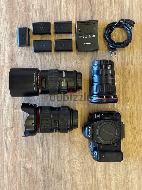 Laptop lenovo Y910 Canon 5D Mark 4 lenses batteries Charger 3 SD 1