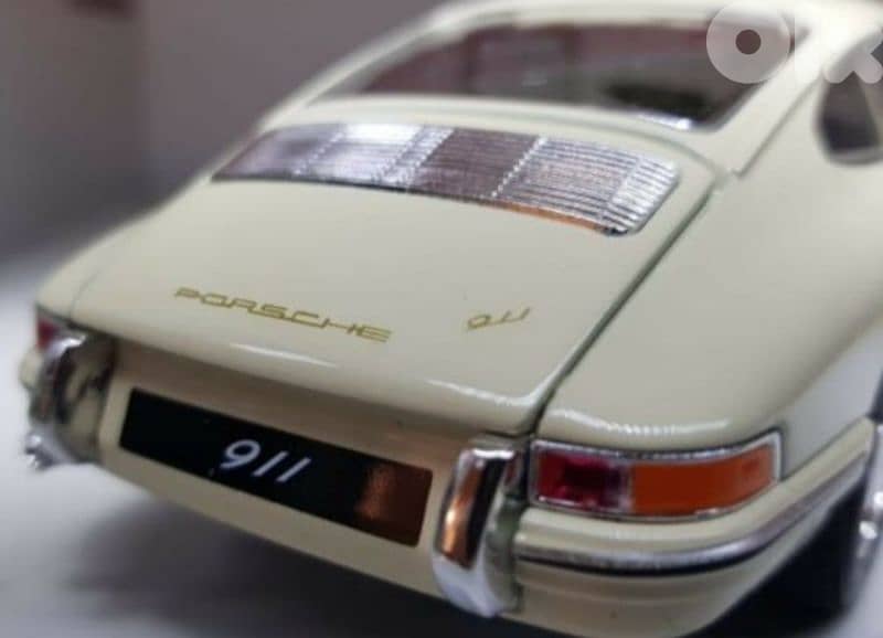 Porsche 911 (1964) diecast car model 1;24 4