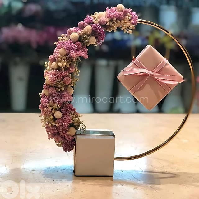 Minimalist Golden Ring Sculpture w/ Marble-Base for Wedding Decor 2