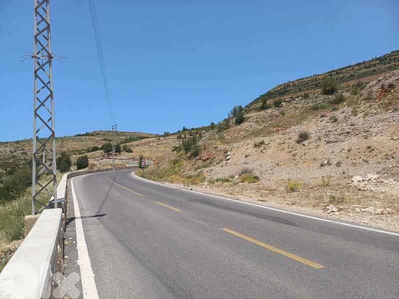 Land for sale facing tannourine cedars forest أرض مشرفة على أرز تنورين 5