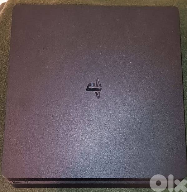 ps4 slim like new with 6 cd's 1
