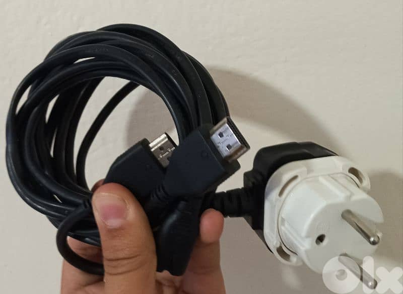 ps4 slim like new with 6 cd's 2