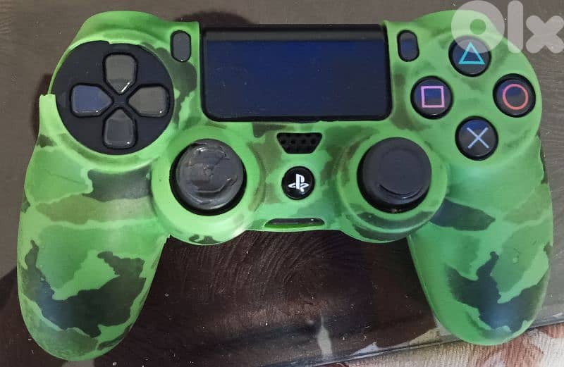 ps4 slim like new with 6 cd's 4