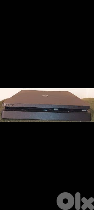 ps4 slim like new with 6 cd's 6