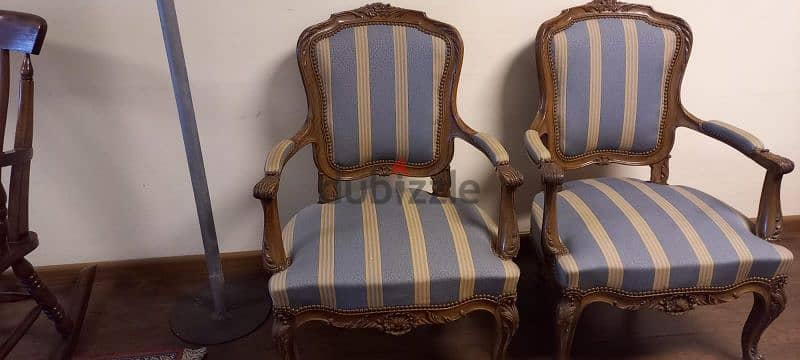 2 beautiful chairs in perfect condition good for living room or office 0