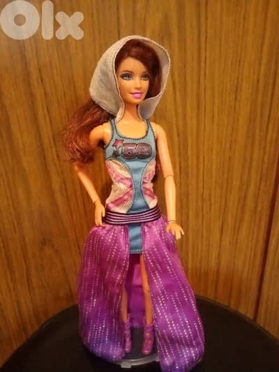 FASHIONISTA IN THE SPOTLIGHT ARTICULATED Mattel2010 SWAPPIN great doll