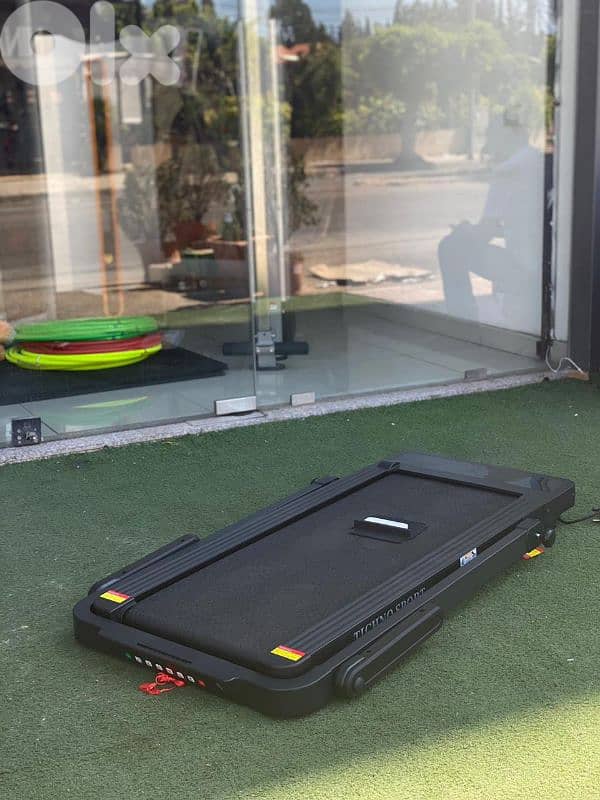 380$ foldable motorized treadmill 3