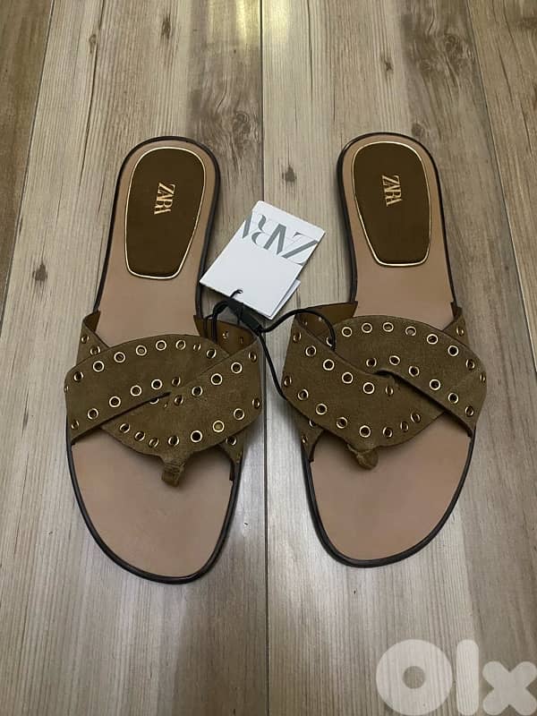 Zara trendy slippers new 0