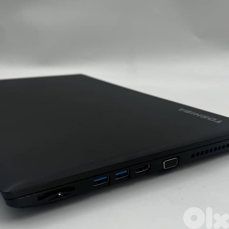 5496- Used Toshiba Tecra A50-C 2