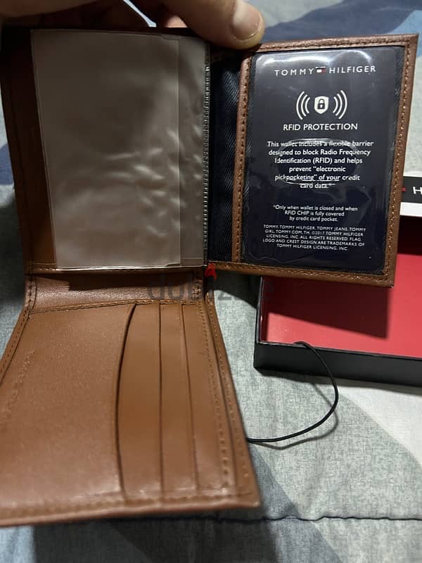Tommy Hilfiger wallet 3