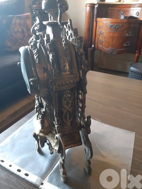 ساعة للبيع 2