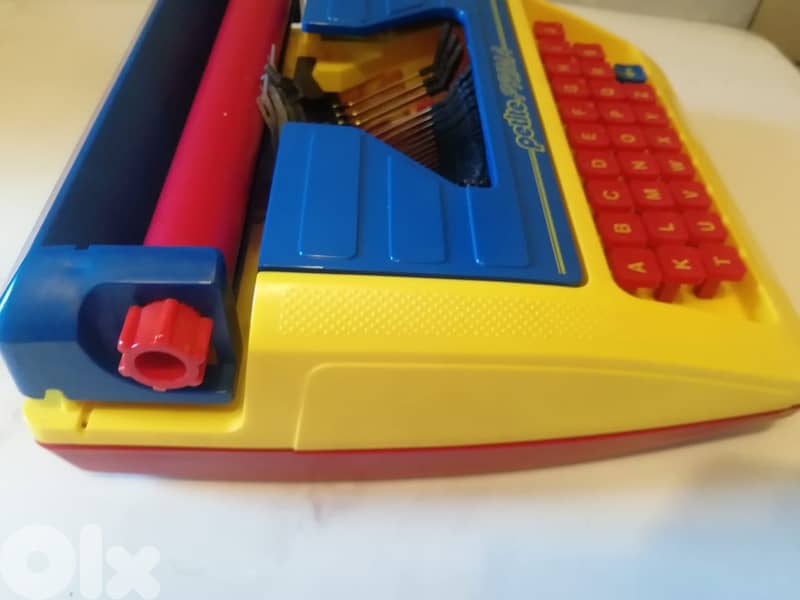 Vintage kids toy typewriter by petite prima made in England in box 2