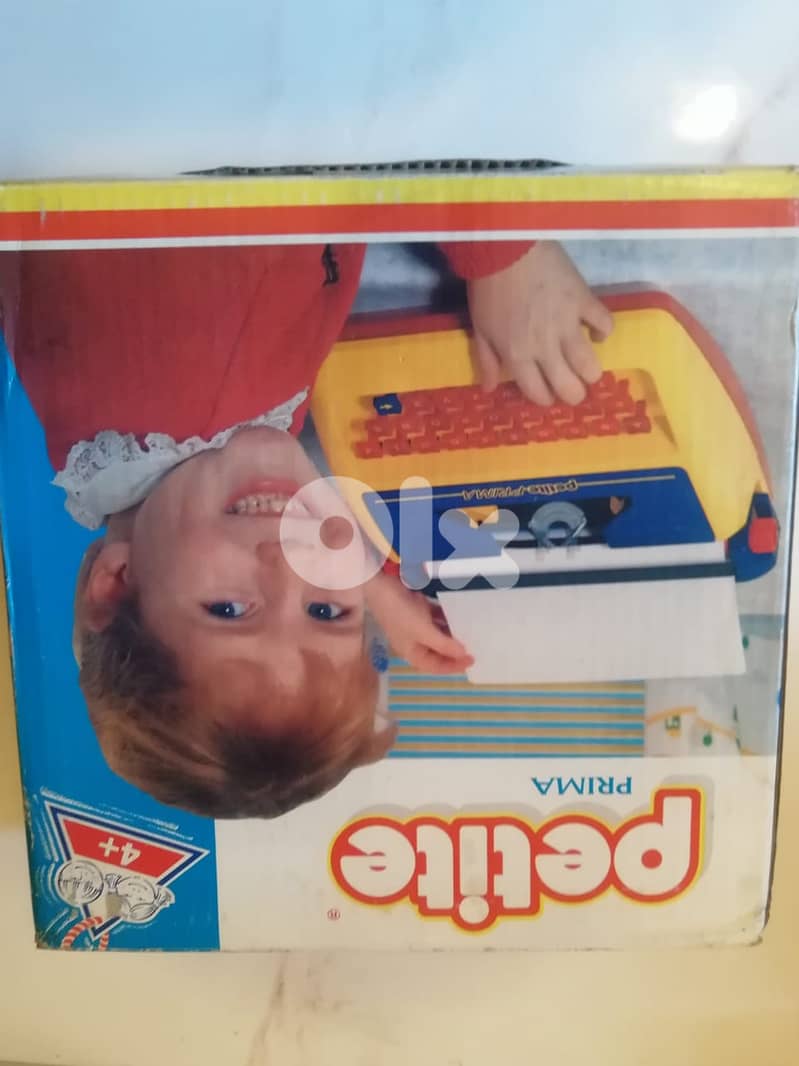 Vintage kids toy typewriter by petite prima made in England in box 3