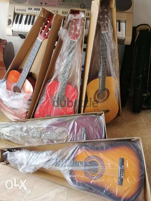كلاسيك غيتار عرض خاص مع شنطة وريشه هديه 0