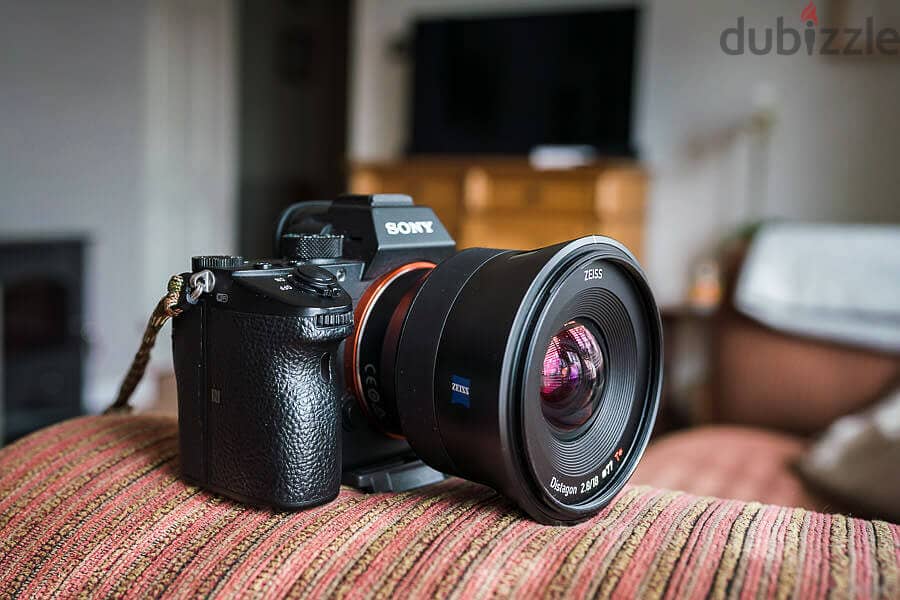 Zeiss Batis 18mm f2.8 Lens – Barely Used, Original Packaging 2