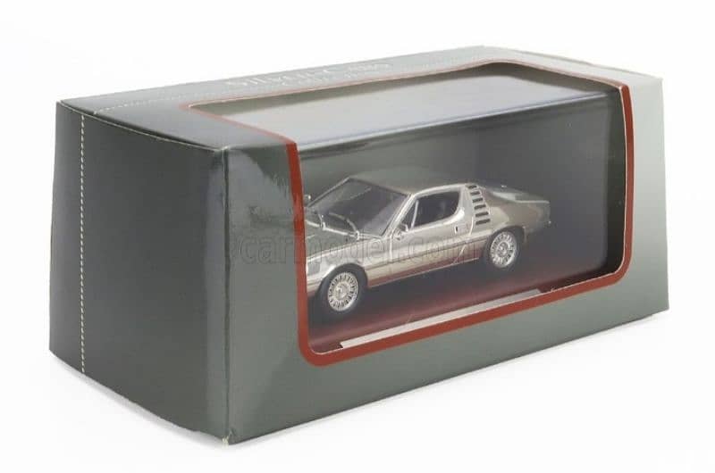 Alfa Romeo Montreal 1970 diecast car model 1;43 5