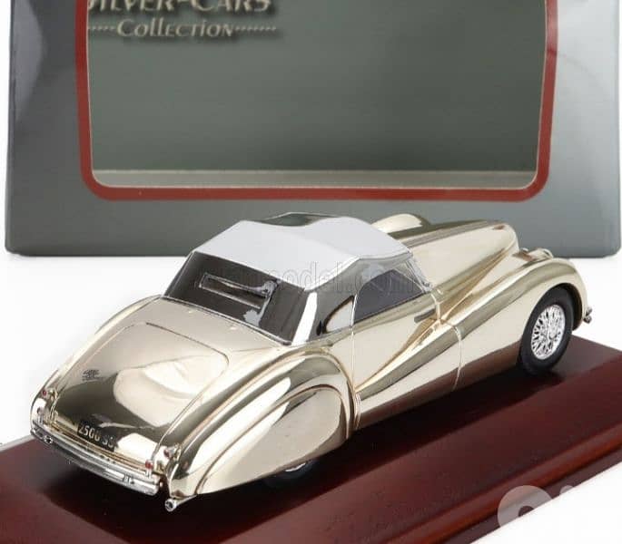 Alfa Romeo 6C 2500 SS (1951) diecast car model 1;43. 4