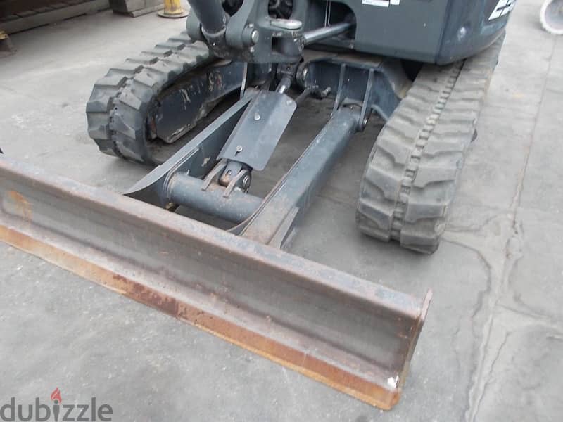 Bobcats Mini excavator 32i.   حفازات صغيرة 1