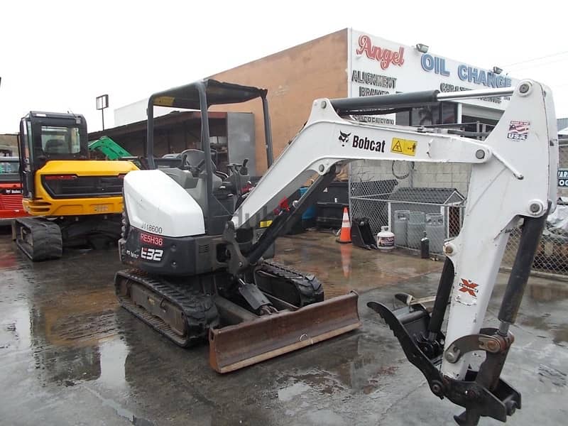 Bobcats Mini excavator 32i.   حفازات صغيرة 9