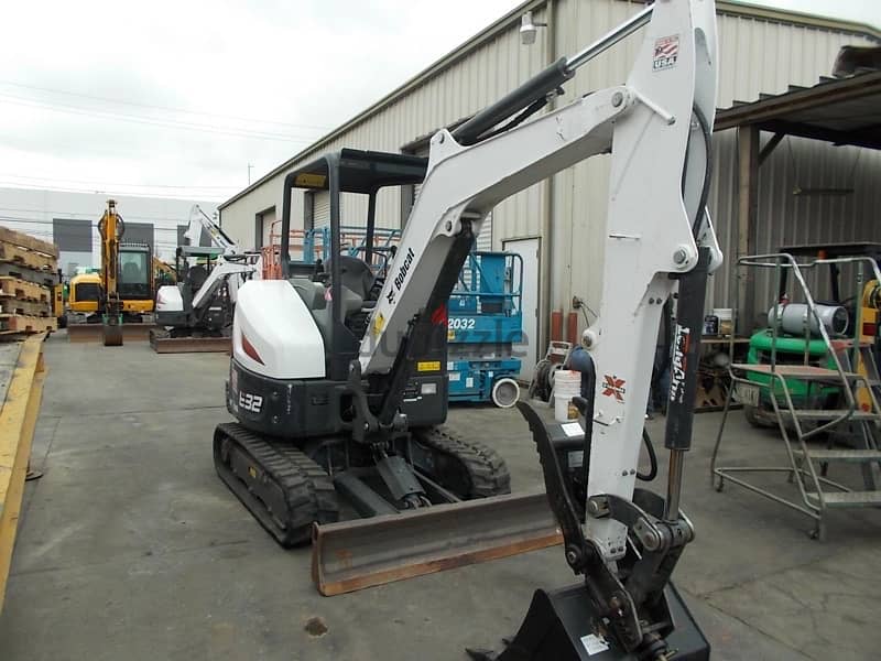 Bobcats Mini excavator 32i.   حفازات صغيرة 12