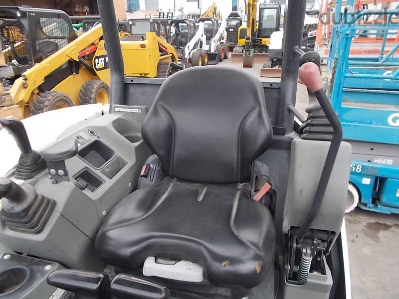Bobcats Mini excavator 32i.   حفازات صغيرة 13