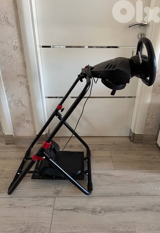 THRUSTMASTER 180 steering wheel + complete metal stand (make ur offer) 1