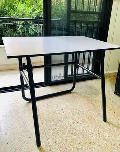 drafting table طاولة هندسة