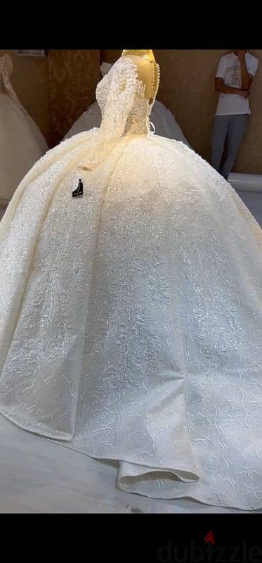 A royal designer wedding dress 4