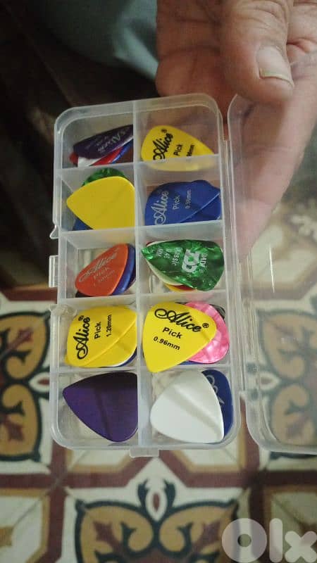 غيتار علبة ريش غيتار 33 ريشة 0