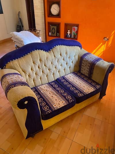 كنبايه (نظيفه و مغسوله) للبيع