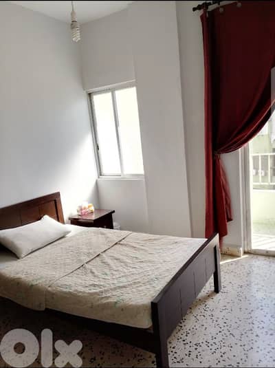 تخت مفرد و نص