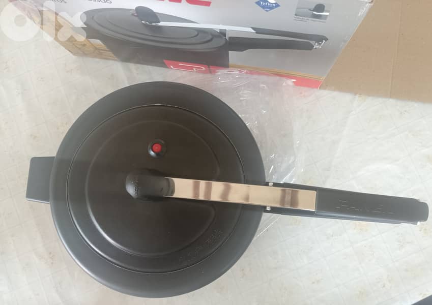 Non stick Teflon Pressure cooker 2
