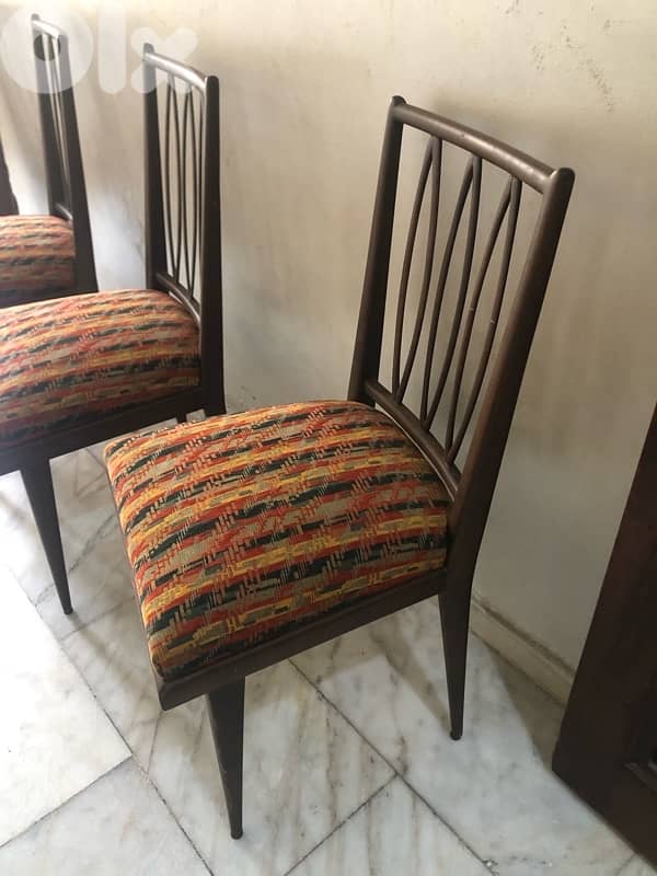 6 vintage dining chairs in excellent condition. 400$ 3